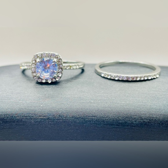 Engagement jewelry 2 pc set. Classic straight band rings with round cut zirconia - Picture 4 of 7